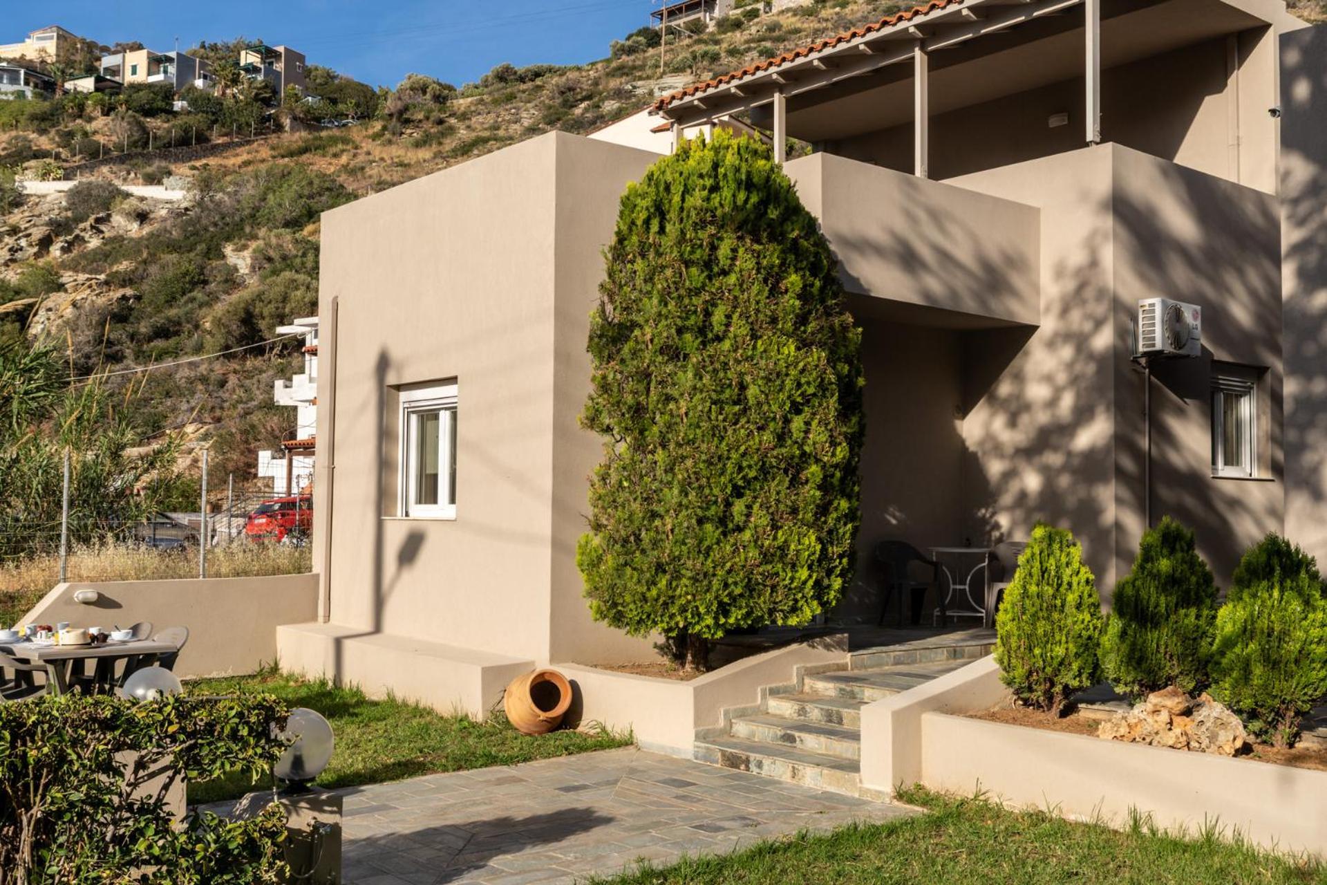 Elio A 1Bdr Apt With Garden 1 Min From The Beach By Hospi Iraklio Exterior foto